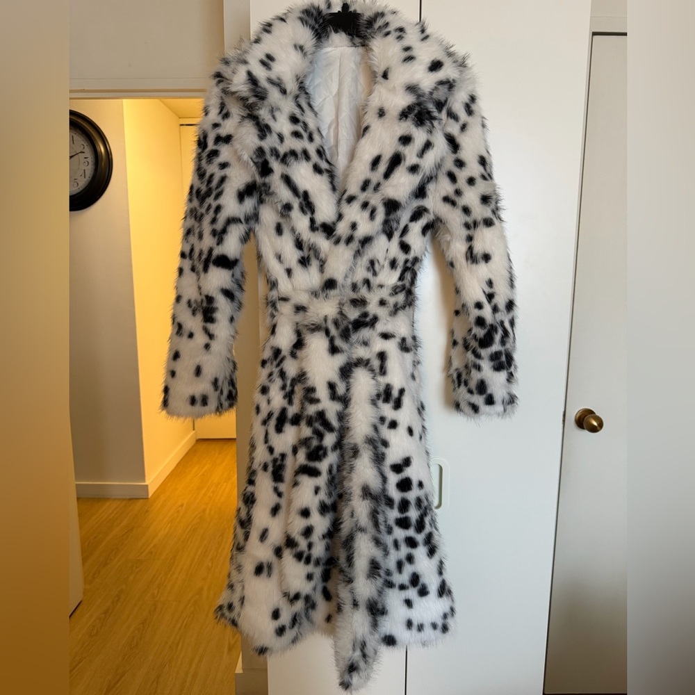 Vegan-Friendly Faux Fox Fur Oversized Coat w/ Dalmation Print - Picture 3 of 14